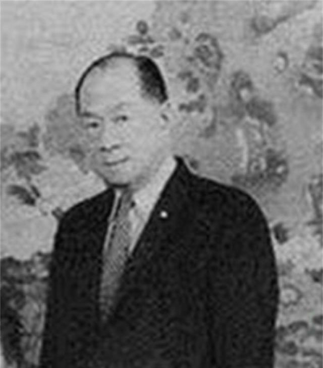 1939年，孔祥熙23岁的长子孔令侃，在去美国的途中，竟偷偷和母亲宋蔼龄的“牌友