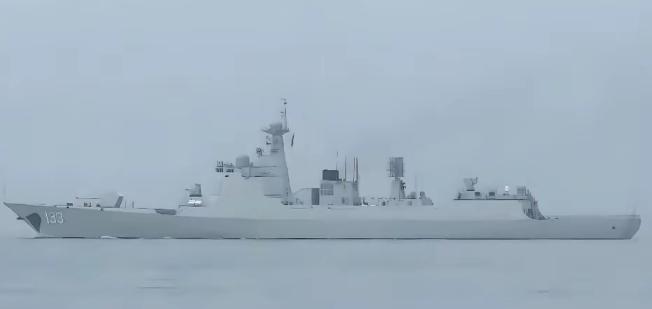 解气！！！中国海军终于出手了！4月19号下午，东部战区新闻发言人徐承华陆军大