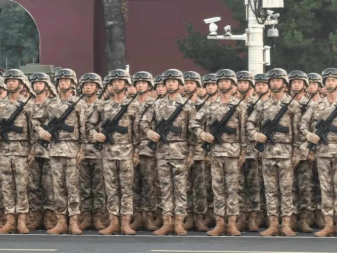 这两天朋友圈都被刷屏了，说什么退伍军人赶紧去办新证，以后坐公交免费、看病优先。说