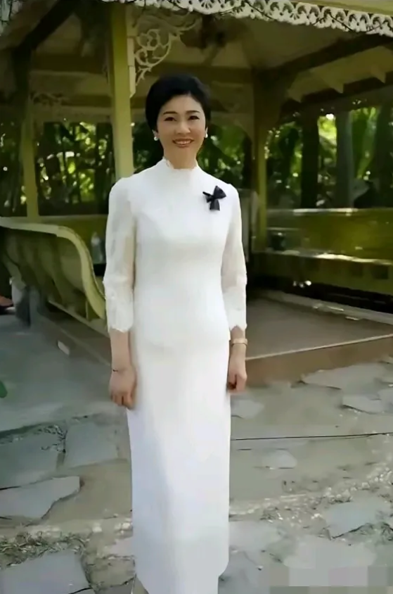这才是千年不遇的女神，比朱琳还要美的女人，虽然老了，颜值，身材，气质，比年轻时还