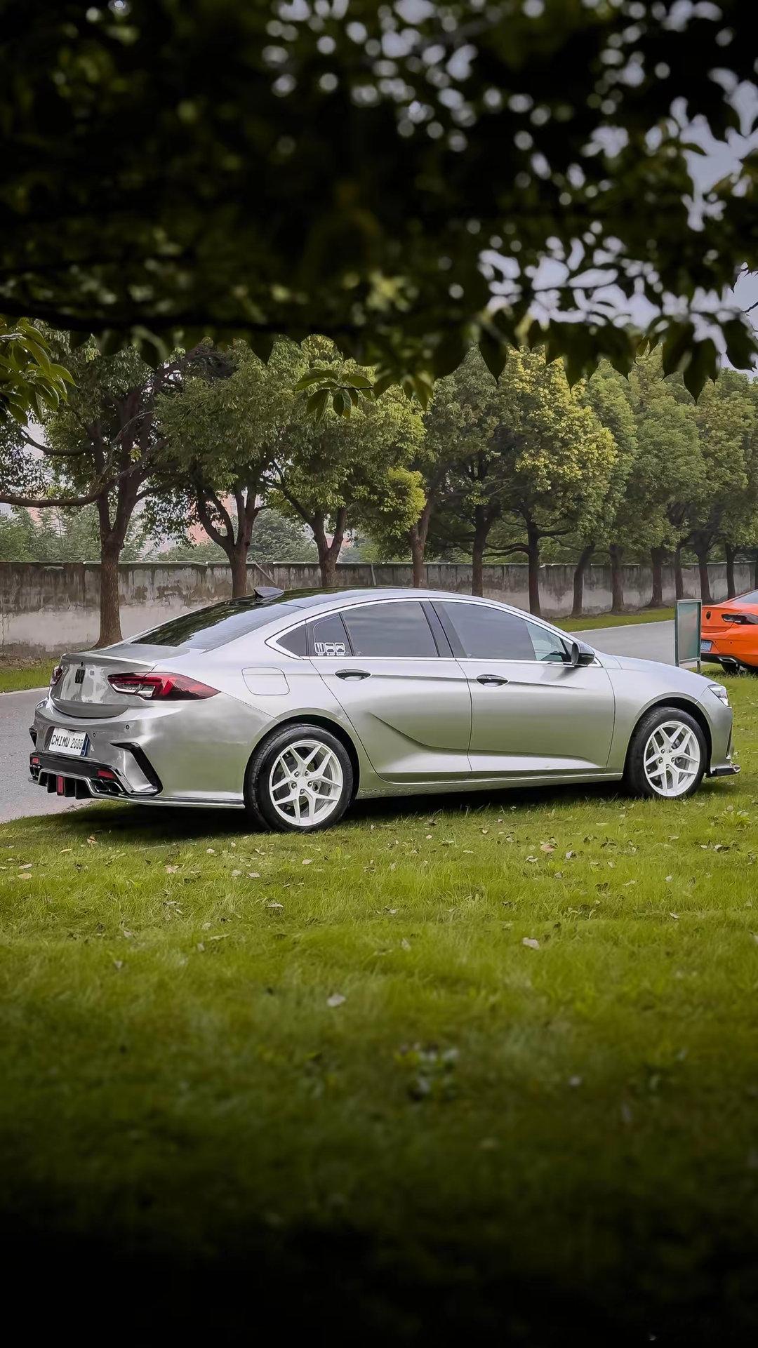 26款君威前脸居然改回来了，是否证明路走错了？说实话，车标我还勉强接受，但这张前