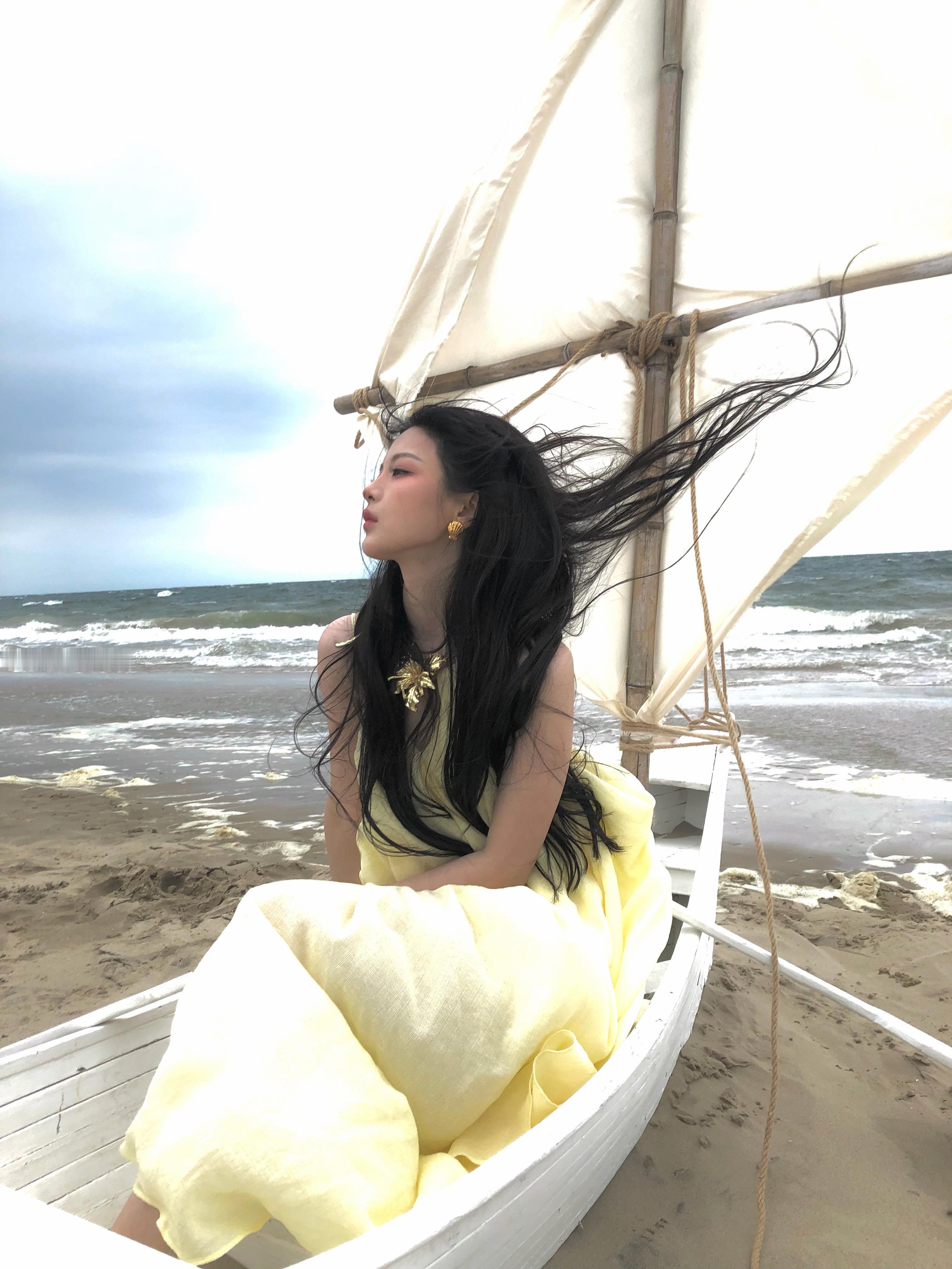 杨超越新剧三分之一的我们等官宣，杨超越演什么就看什么​​​
