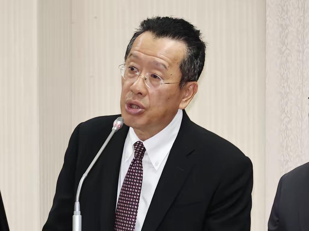 台“防长”顾立雄发表声明7月1日这天，国民党又抛出个无人机条例，张口就要6年