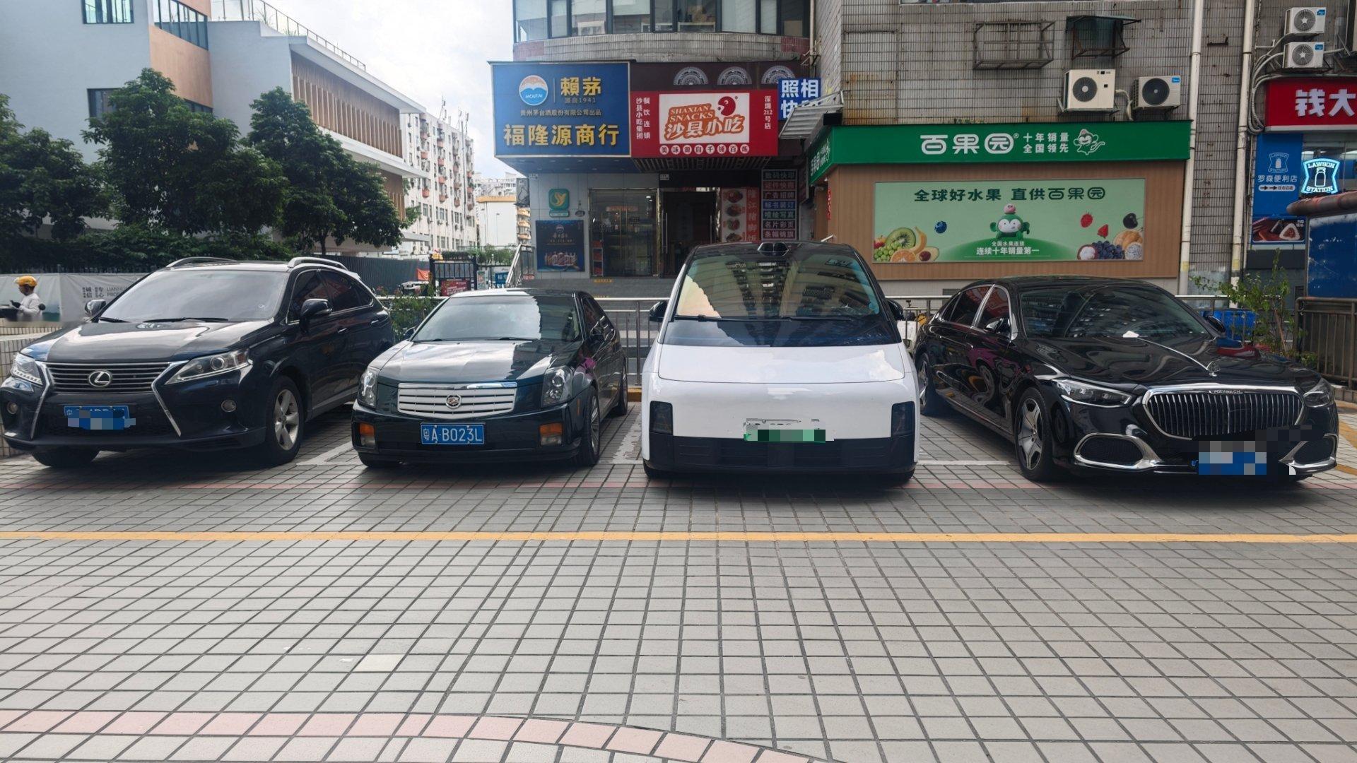 拿车的时候看到非常神奇的一幕感觉中国新能源车的设计，就是像是概念车一样，难怪这么