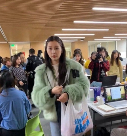 虞书欣2019年的时候脸型没现在这么流畅