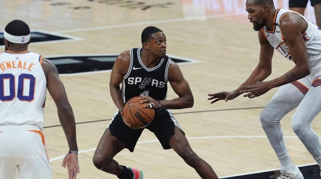 总有人说交易福克斯，但我说这是不现实的福克斯的四年顶薪合同刚刚开始，全联盟谁能