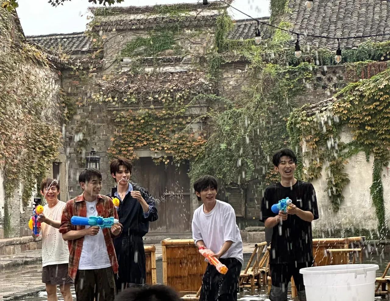 《向往的生活8》十个勤天加盟飞行新一季《向往的生活8》已经开播，最新一期也在录