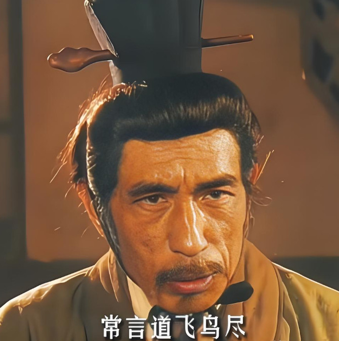 韩信长乐宫遇害，临终长叹，后悔当初没采纳蒯彻三分天下的计策。消息传到刘邦耳中，他