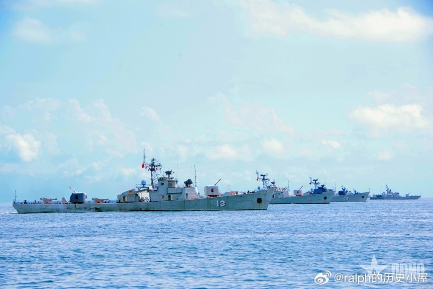 2025年越南海军第2军区167旅和171旅舰艇编队纵向机动与横向机动军事历史全