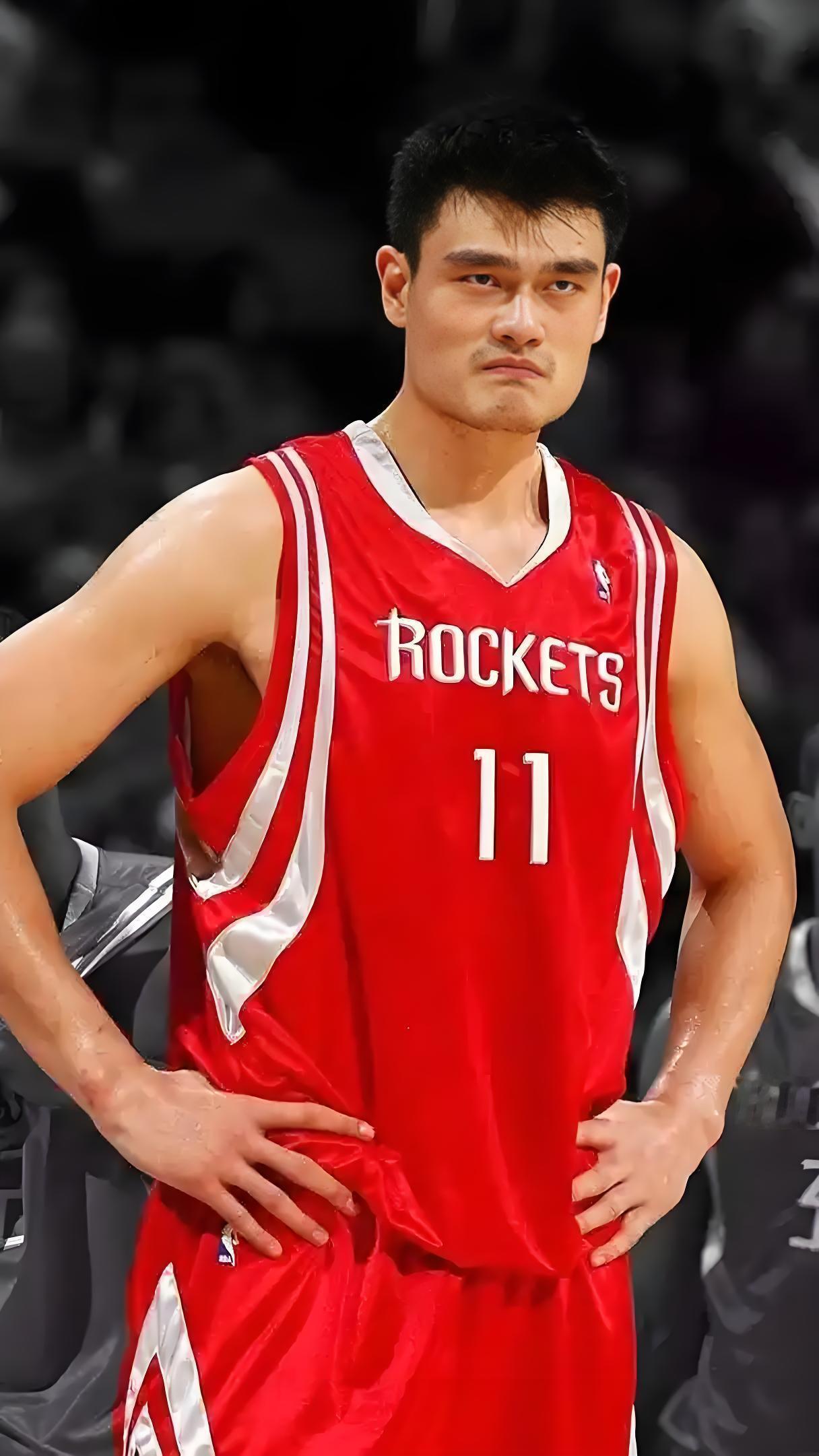 2002届NBA球员总得分排名前十：小斯：15994分布泽尔：13976分巴特勒