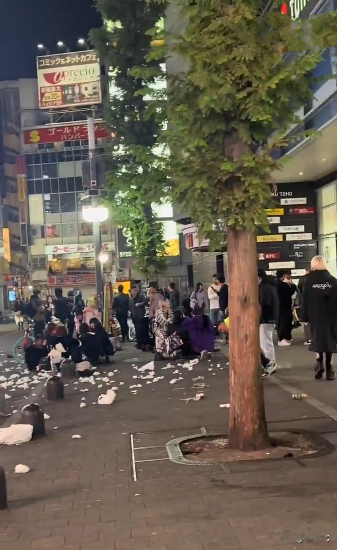 没有东大游客的真实日本，街头垃圾遍地，狼藉不堪。以前指责东大游客没有素质，乱丢