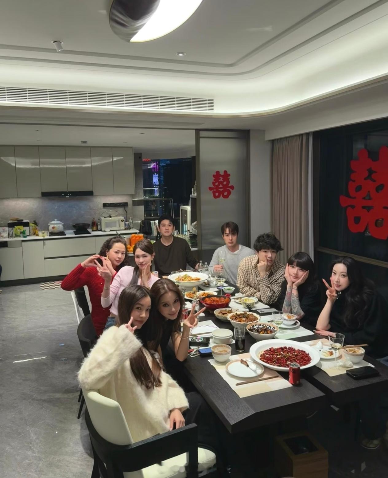 Angelababy与上海网红聚会Angelababy与网红聚会Angelab