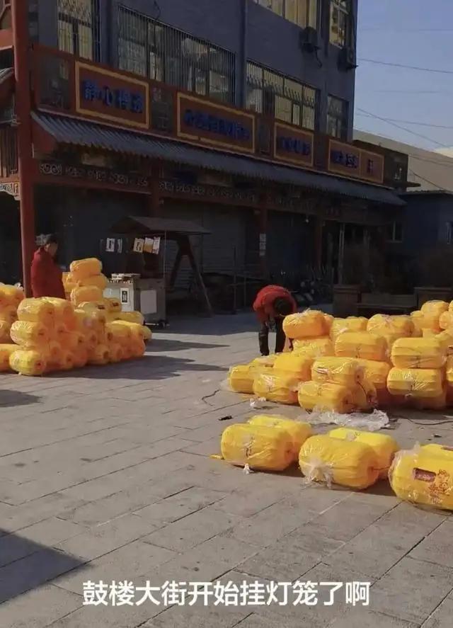 黄灯笼是场“文化围剿”涿州满街的黄灯笼，压根儿不是什么审美翻车，更不是简单的