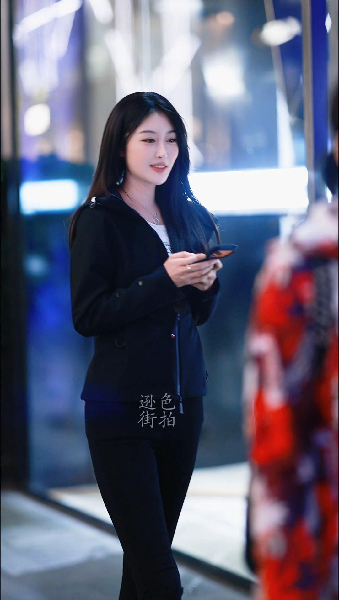 【成都街拍】你会爱上哪个小姐姐？丨摄影拍照每日穿搭