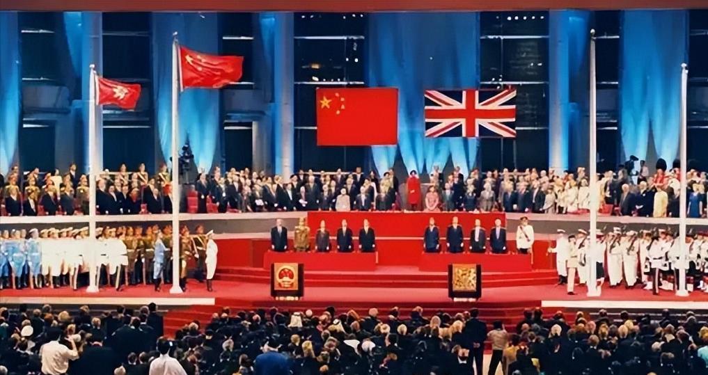 都是殖民地，1997年英国乖乖归还香港，为何死占着马岛不放？甚至马岛只是南大西洋