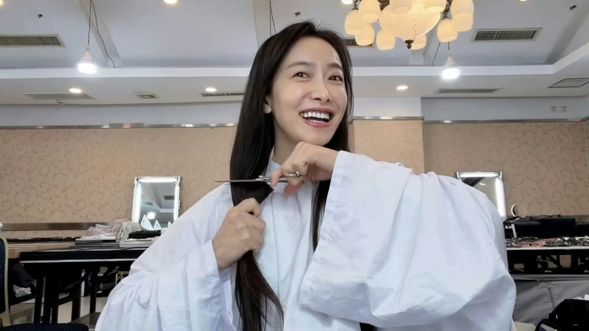 宋茜给自己剪短发宋茜短发也太飒了吧！姐姐什么造型都能驾驭