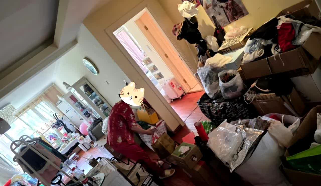 管乐这下彻底笑不出来了!之前在节目中自己那个无处下脚的家曝光被网友嘲笑就