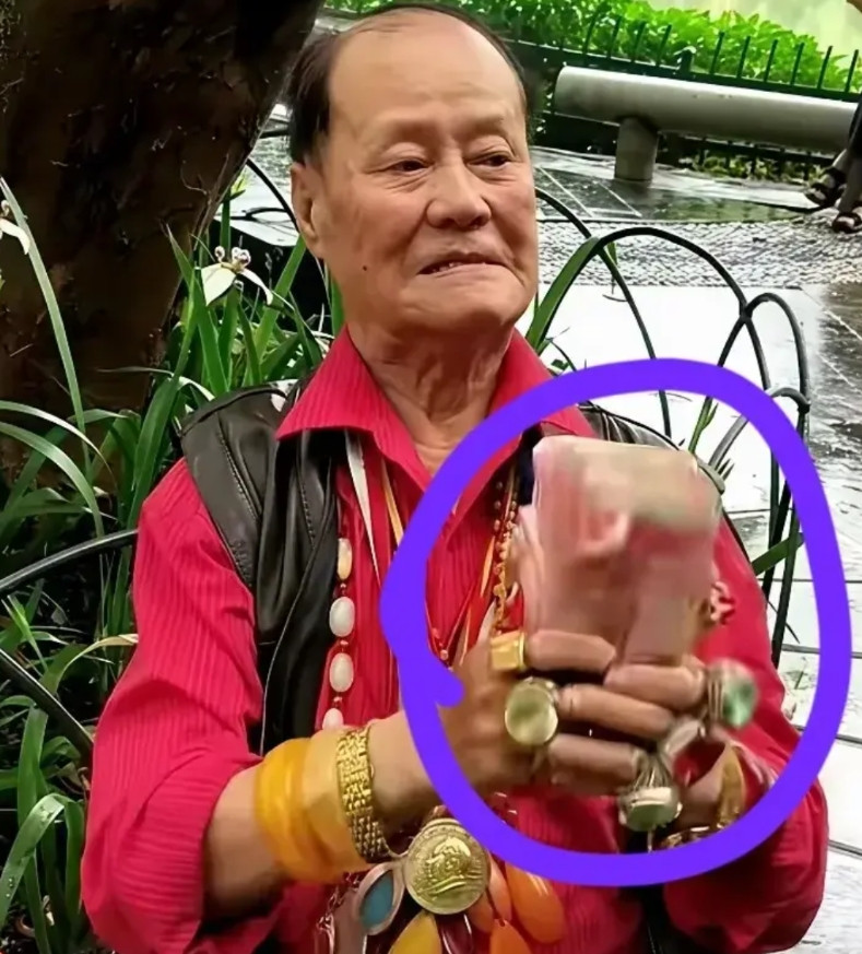 胡锡进发声了，又是一个发声。据说230万买了天价耳环，这要是普通人，230万也买