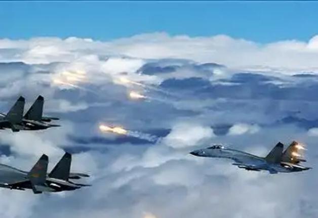 高市涉台言论是在引爆危机，民进党却以为雪中送碳最近，台海成了大