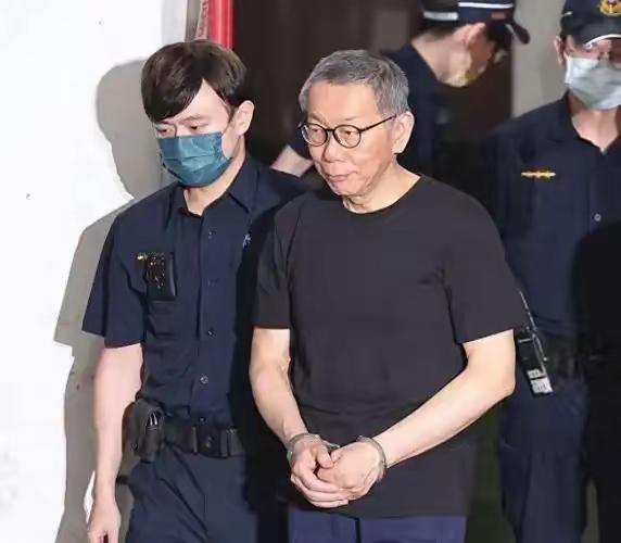 就在刚刚，​台民进党当局发布声明，​3月18日，针对柯文哲指控民进党政治打压