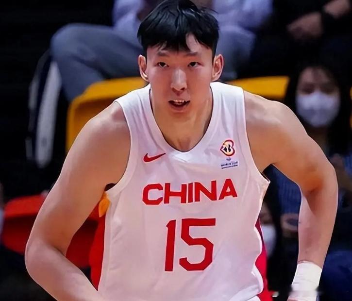 反转！曝周琦请缨后郭士强想召他入队领队薛云飞反对导致未入选北京时间9月24日，中国男篮兵败名古屋亚运