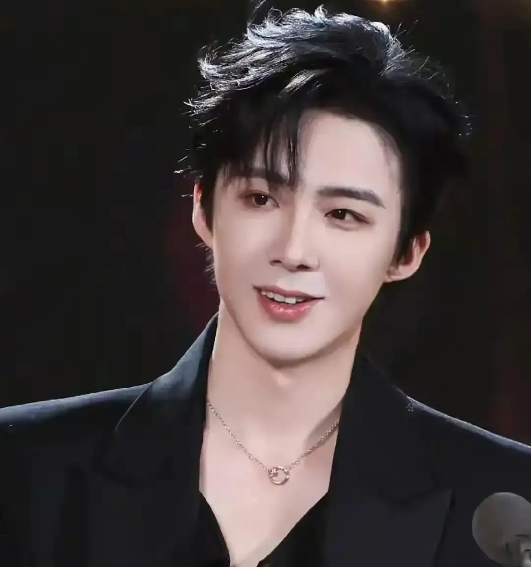 刘宇宁在评论区被问“是不是偷偷做脸”，他直接回：前两天做了光子嫩肤，皮肤确实没那