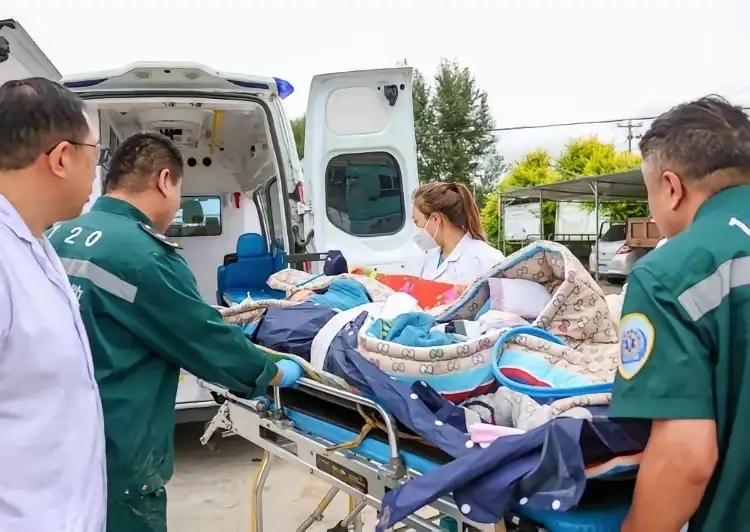 悲剧发生了！近日，河南一男子吃完饭后，觉得这两天气温低，烧饼不放冰箱也没事，第