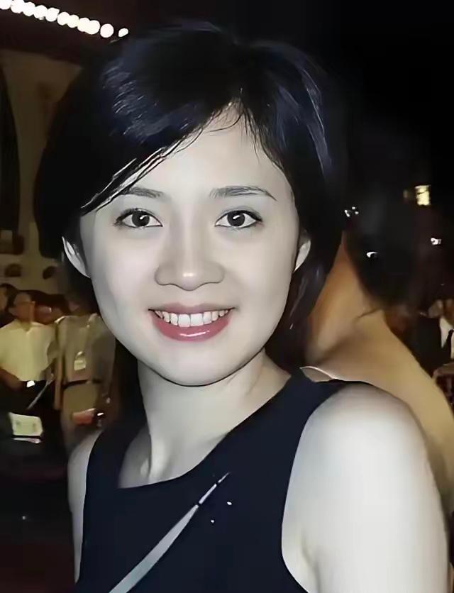 她比董卿知性，她比周涛漂亮，她比海霞优秀，这个央视主持人，美若天仙，你们认识她吗