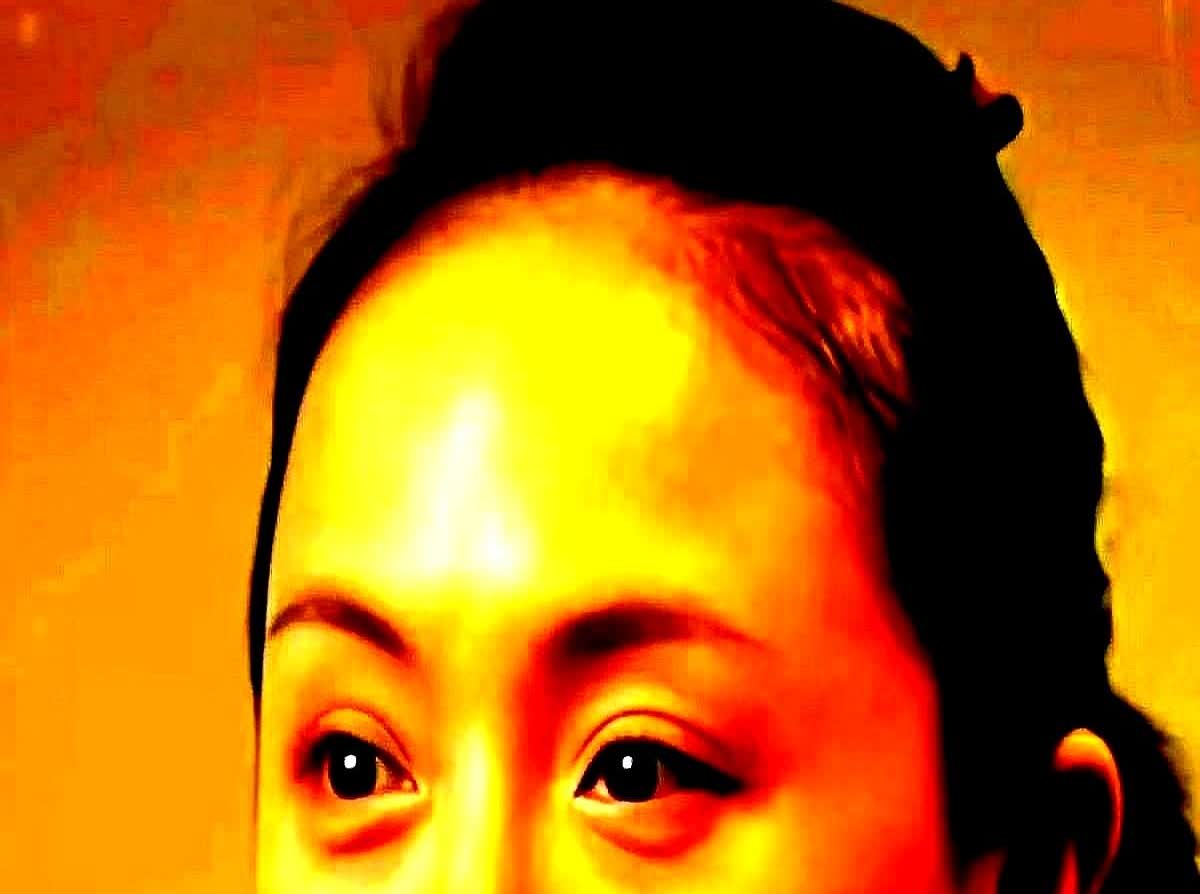 演员朱媛媛说："我有一个哥哥和一个姐姐，我哥哥和姐姐都大的比我多一些，哥哥大我九