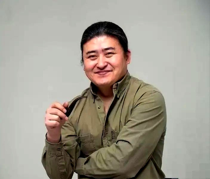 不查不知道，刘欢这背景还真不是普通人家。父亲早年当兵七年，那会儿当兵可不容易，