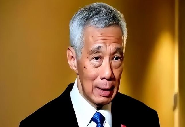 今年的国际航运圈，主角突然换了人。四十条满载货物的大船，一齐转向海南洋浦港，连新