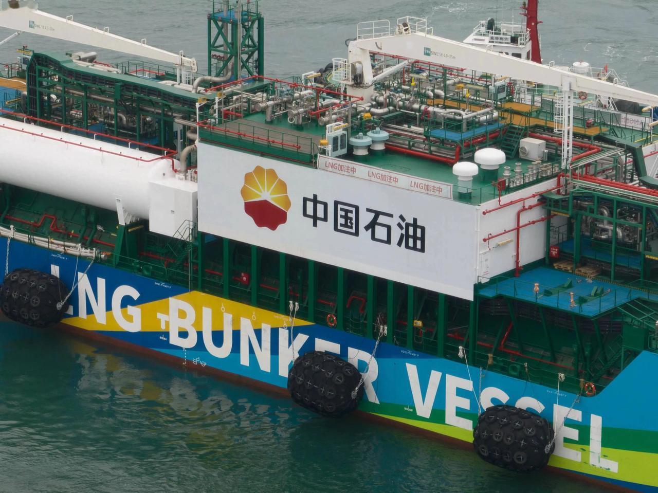 谁能想到！全球油市彻底乱套，拯救世界经济的居然是逆势减产原油的中国！最近很多人
