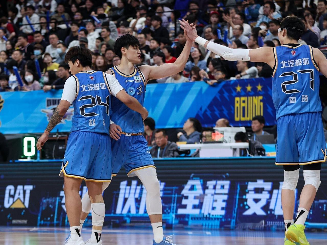 CBA最新消息：据BTV记者勇方方发文：“北京首钢官方发布了阿隆德斯的训练视频，