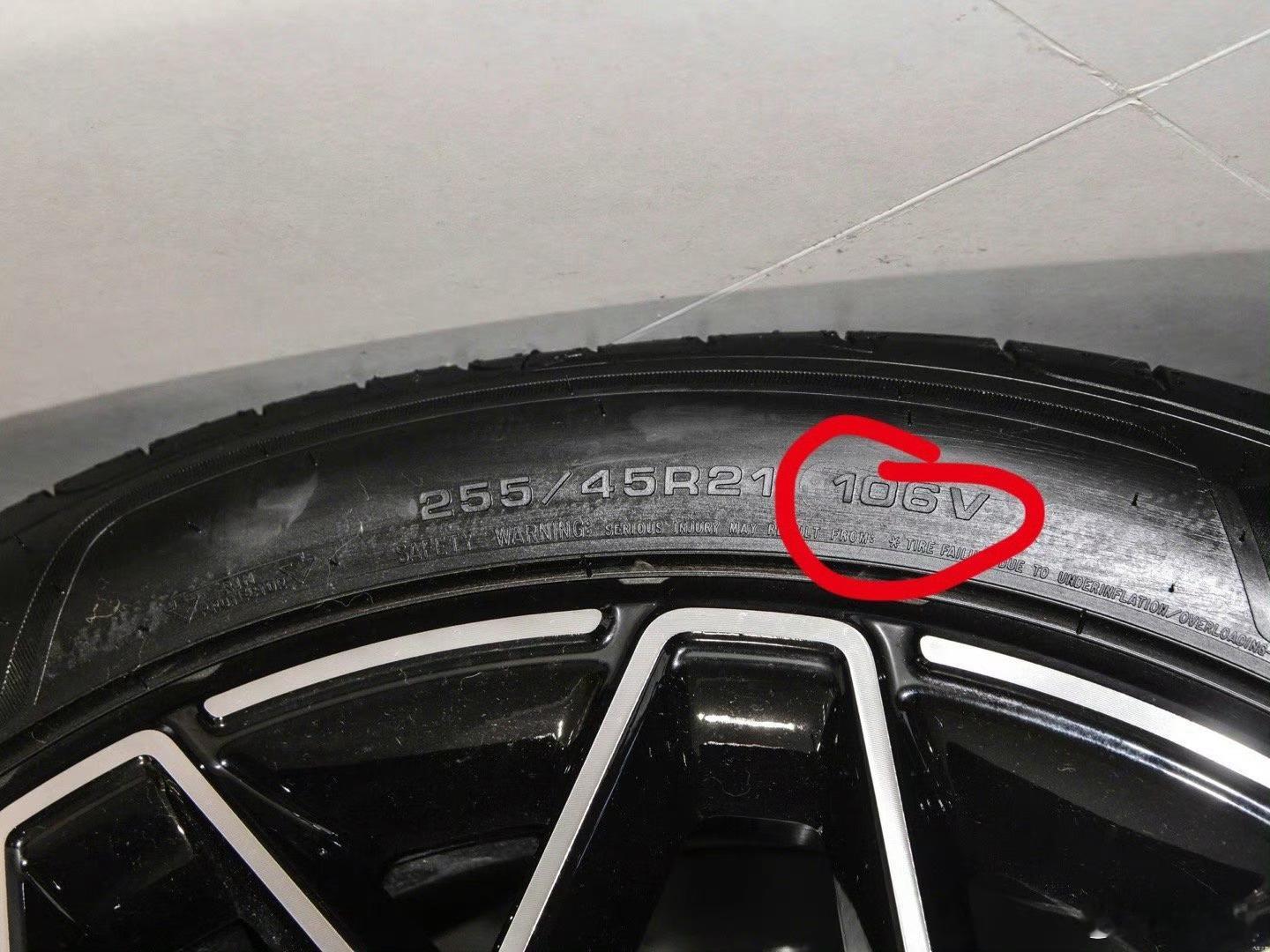 焕新001最高车速上涨至280kph，标配轮胎也更换为速度等级Y的产品，即允许最