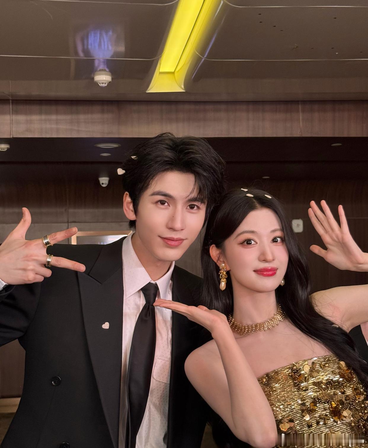 1.李小冉离婚后是单身，现阶段对感情无感，暂时也不想和其他富婆一样谈个小鲜肉，觉