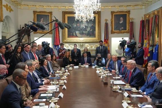 华盛顿1月29日，唐纳德·特朗普总统在白宫召开今年第一次内阁会议上讲话。重点