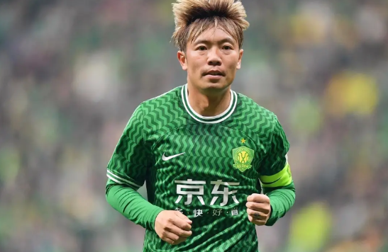 随着申花1:2、蓉城1:2、海港0:3、国安2:2，国足四场外战仅拿1分，我们必