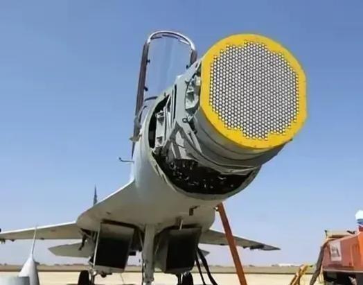 为什么外国军机只要被我方军机的火控雷达照射就气急败坏。现在这个时代飞机被锁定就是