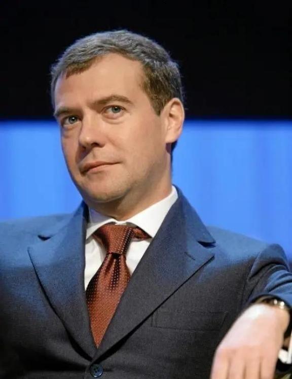 梅德韦杰夫：一旦战败，就用核弹攻击4个国家，让世界进入末日，将动用战略核武器针对