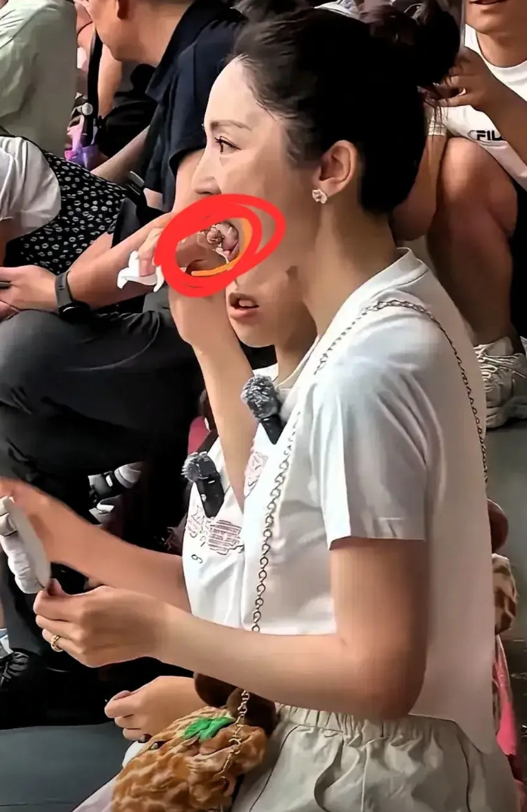 董璇和张维伊二婚我忍了，一把年纪要生二胎我也忍了，但是让我忍无可忍的是，董璇都4
