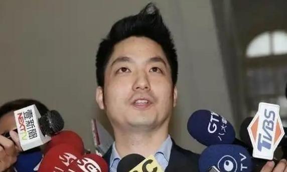 台北市市长、蒋介石的曾孙蒋万安直接把话撂下了!他当着媒体的面斩钉截铁地表示,自己