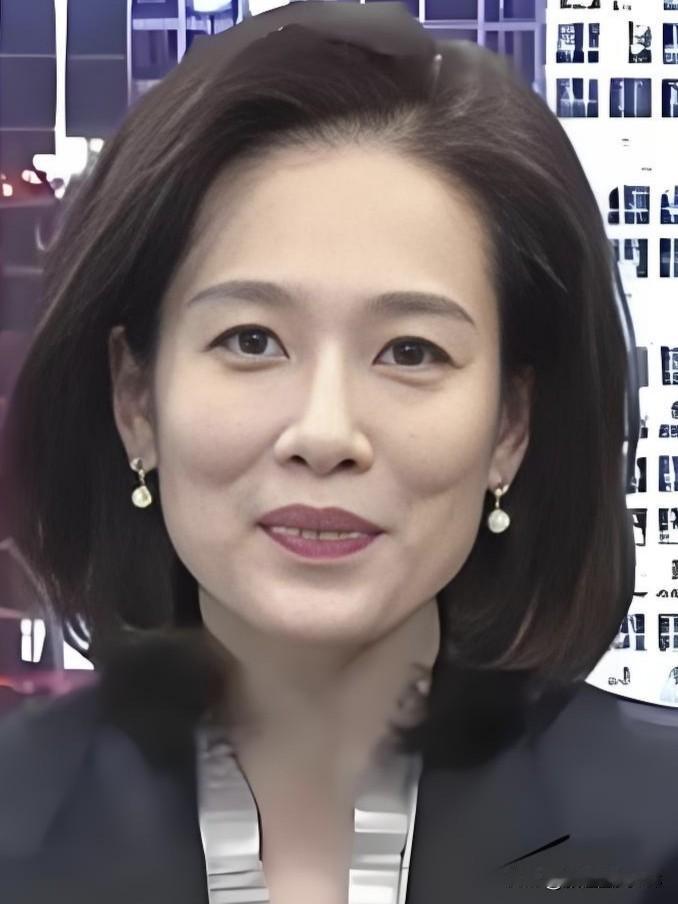 梁艳，央视财经频道知性女神，镜头前从容优雅，专业与美丽并存。什么东西是生不带来，