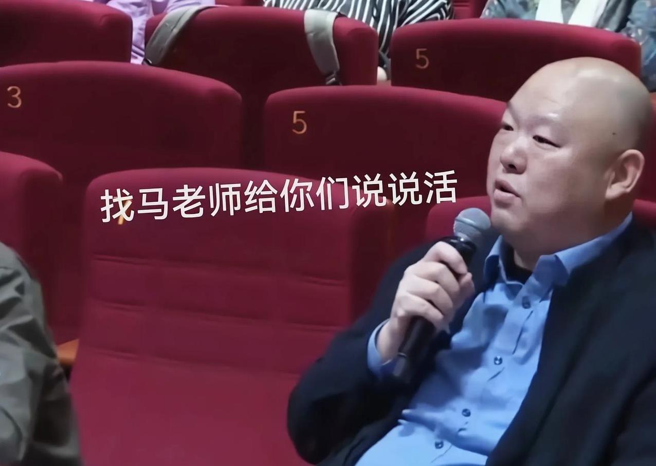北京青年相声节开幕引争议，王玥波当评委，给干妈马桂荣拉私活？网上看到一条消息，