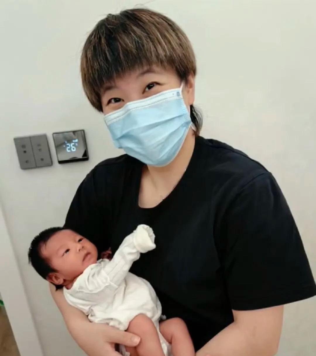 终于等到迪哥更新了，期待你的动态，今天终于如愿以偿了，大迪就像照进我生活里