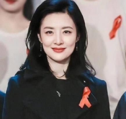 2002年，知名主持人周涛下班回到家，看见正在灶台边忙碌的丈夫，顿时心生厌倦，很