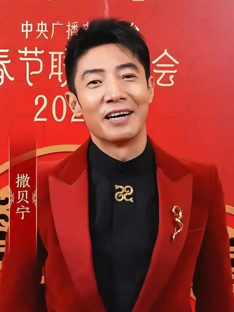 撒贝宁的高情商，不只是在舞台上，还藏在生活的细节中50岁的撒贝宁，主持风格幽