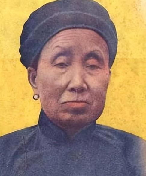 1950年毛主席不顾周总理的求情，坚决处死蒋介石的姐姐，究竟是何原因？周总理主动