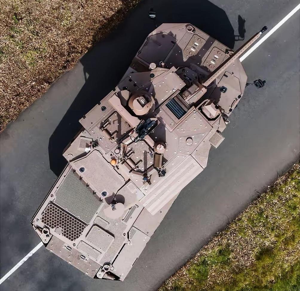 “美洲豹”装甲侦察战车——空中视角