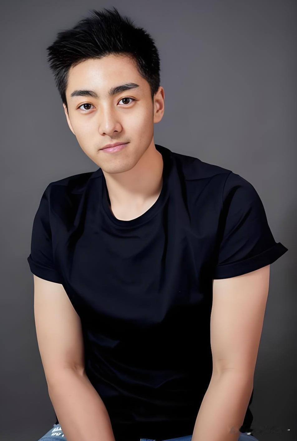 笑不活了我，观众的眼睛可真毒啊，就《大城小事》里演余青田这演员，竟在形象