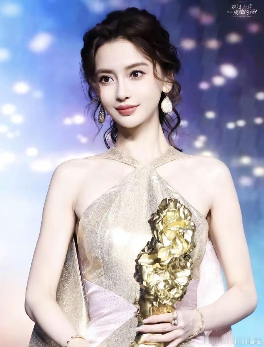 黄晓明这回哭也没用。古早的神，杀回来了！无论嫁给谁她都是世纪婚礼。这张脸不做明星